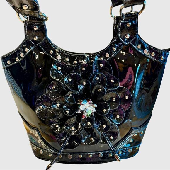 Cowgirl Trendy Black Patent Vinyl Conceal Carry Bag - Picture 2 of 16